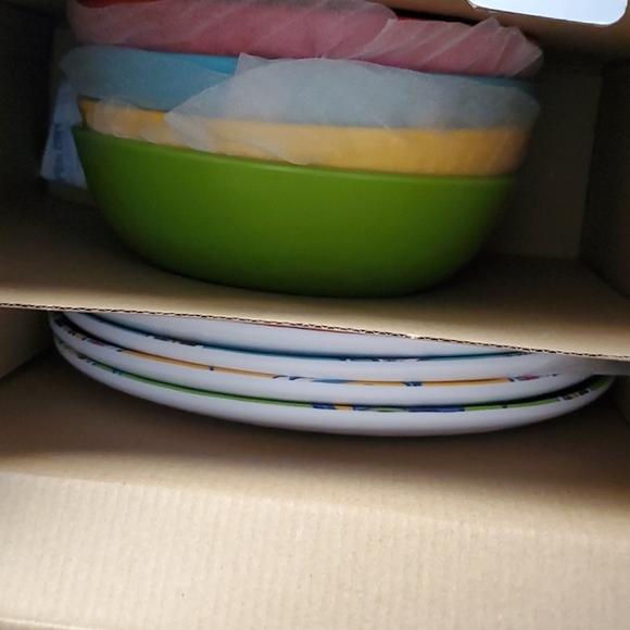 Floral Melamine 12 piece  dinnerware set - Picture 7 of 7